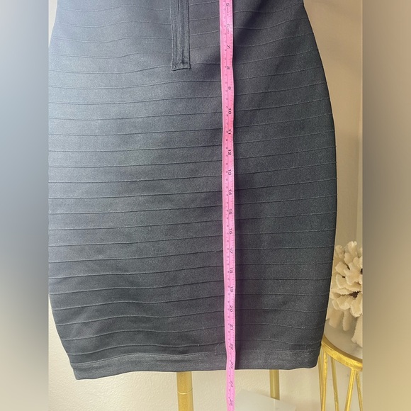 WOW COUTURE STRETCHY BODYCON BANDAGE DRESS W/GOLD SIDE PANELS - Picture 4 of 10